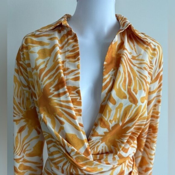 LILLY’S KLOSET Pattern Wrap Dress - Picture 3 of 10